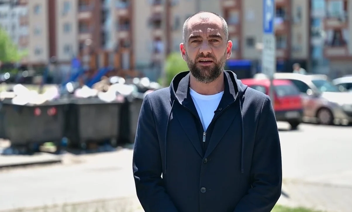 (Видео) Давчевски: Ветуваше чист град за 72 часа, а сликата на Скопје со Орце денеска е одвратна, преполни контејнери и смрдеа
