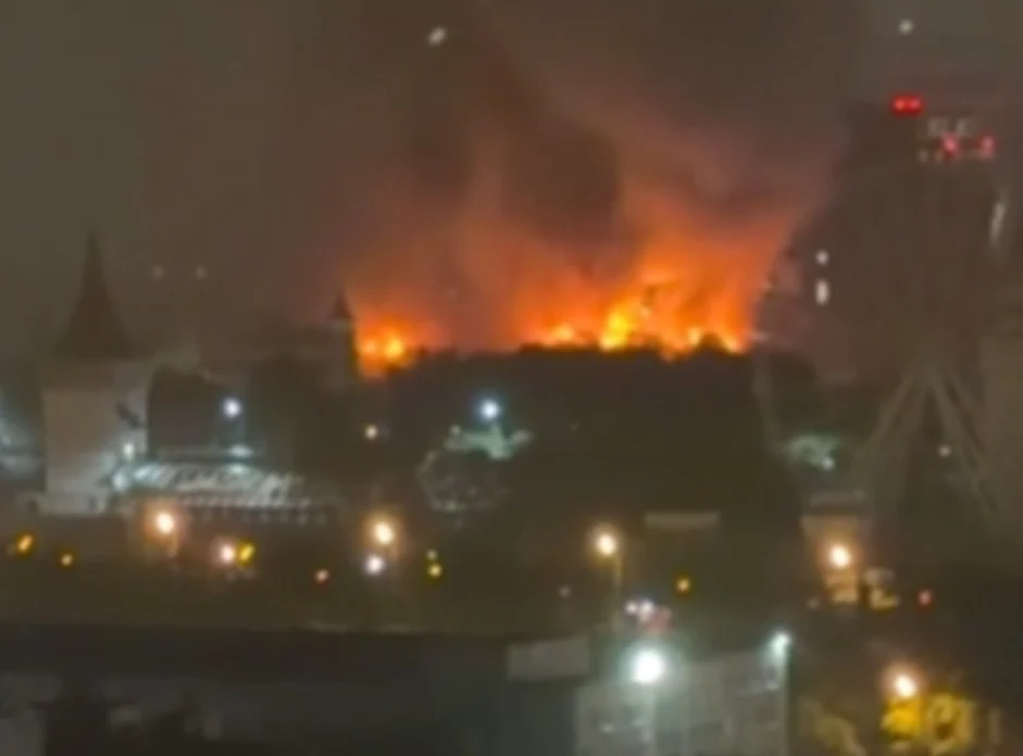 (Видео) Изгоре голем туристички комплекс во Москва