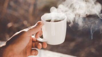 Мирисот на кафе не буди само телото, туку и емоциите: Науката открива зошто ни создава чувство на мир и сигурност