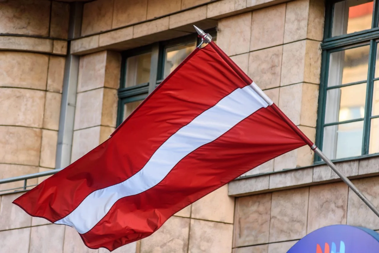 Премиерката на Латвија поднесе оставка по контроверзноста околу залутаните украински беспилотни летала