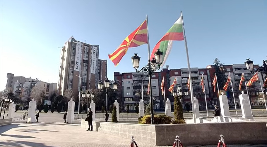 СДСМ: Работата на историската комисија покажува дека се подготвува внесување на Бугарите во Уставот