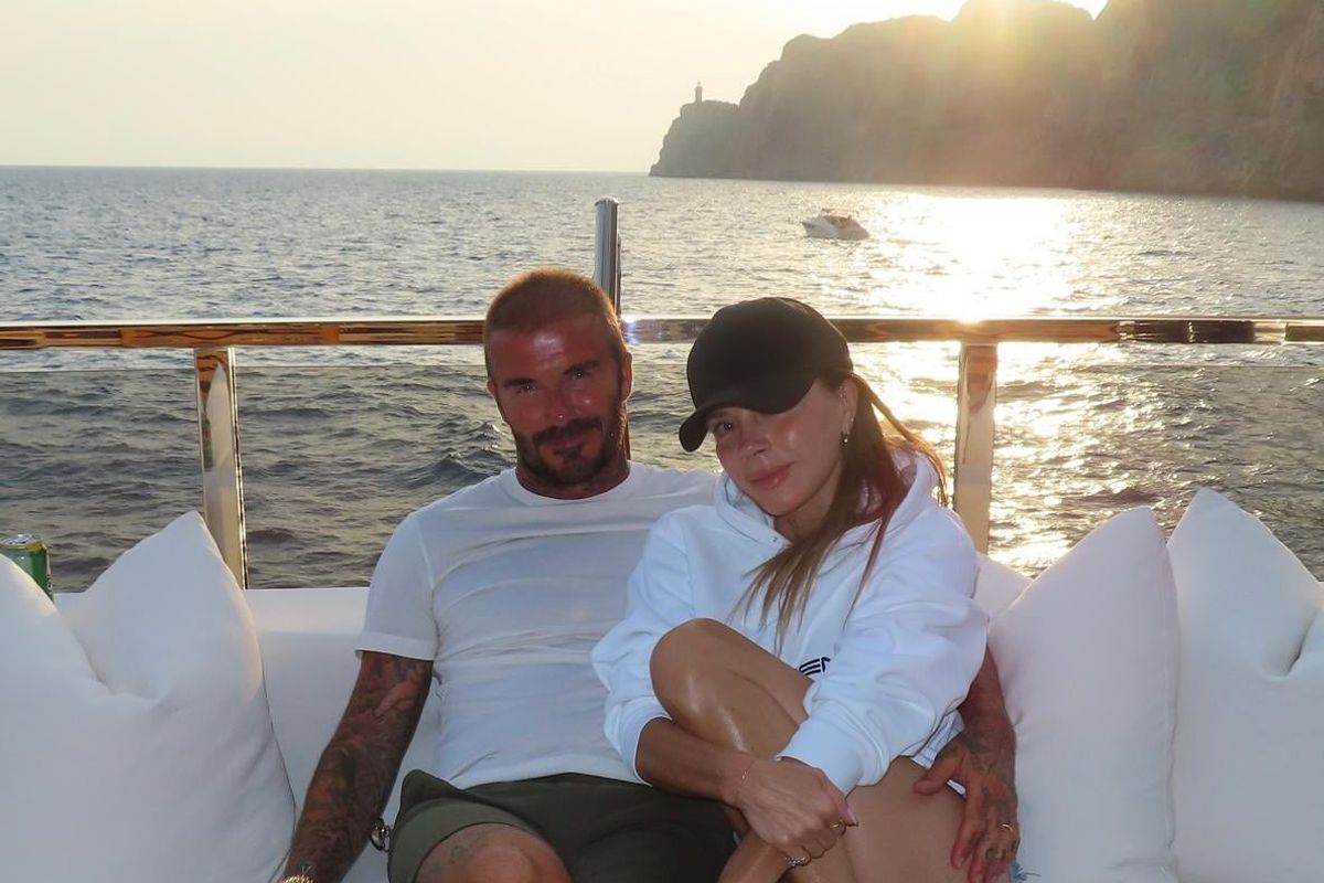 (ФОТО) Викторија Бекам со емотивна честитка за 51-от роденден на Дејвид: „ти си нашиот свет“