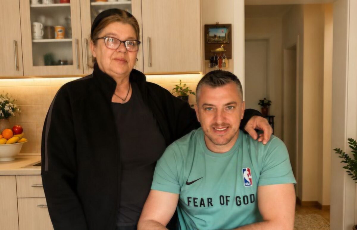 (ФОТО) Емоции, песна и семејна љубов: Спасен Силјаноски со трогателна честитка за роденденот на својата мајка