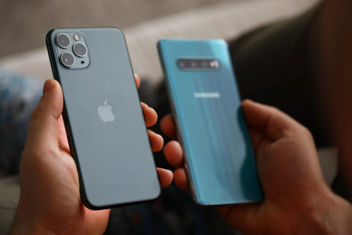 Човекот кој со години им ја „расипува“ забавата на Apple и Samsung се пензионира