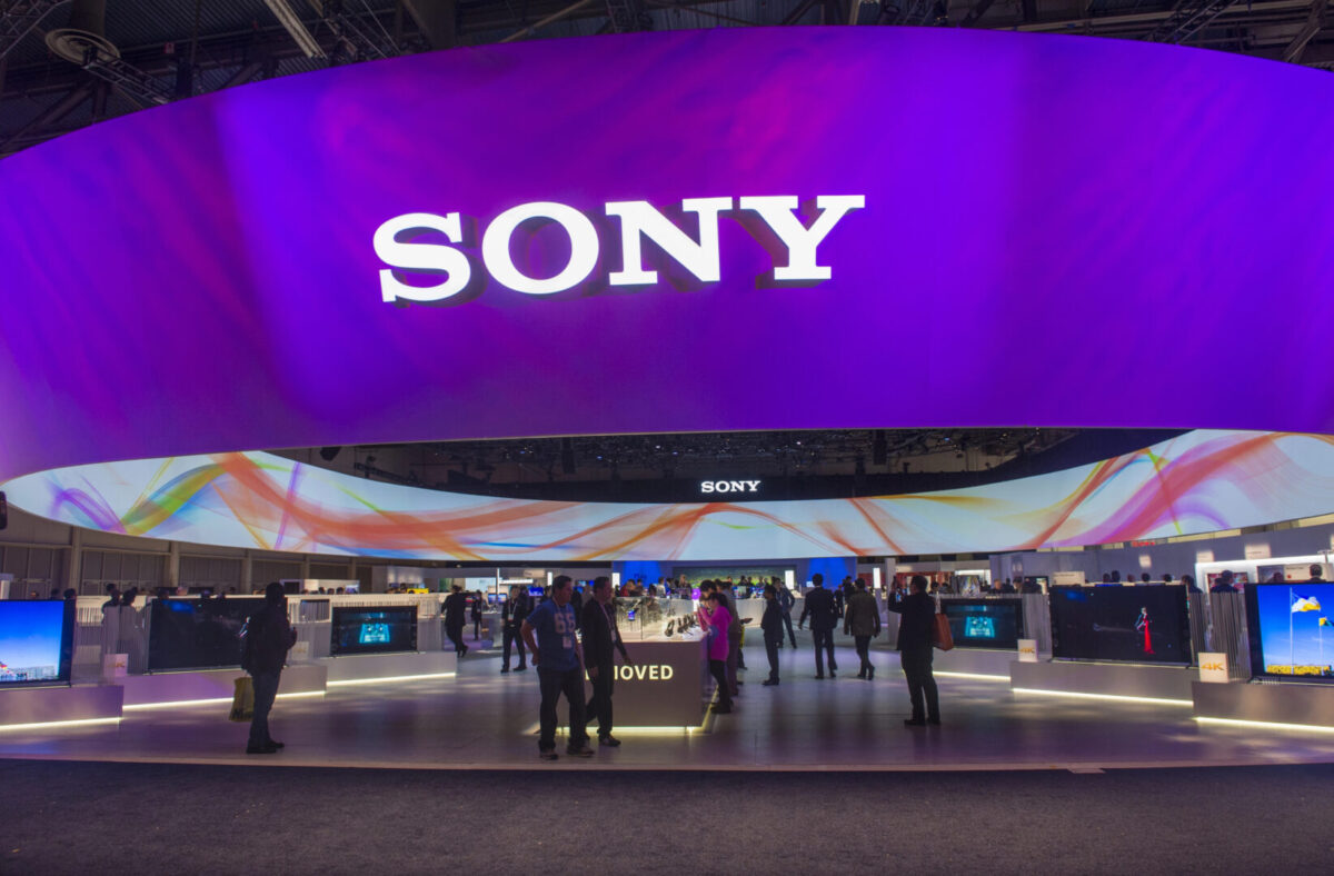 ВИДЕО: Нови слушалки од Sony што ретко кој ќе ги купи