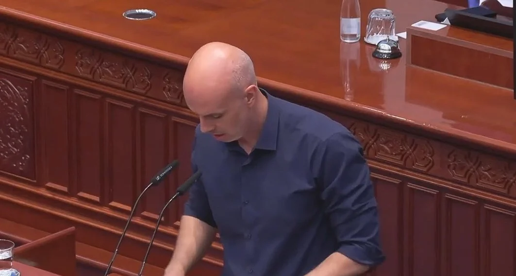 (Видео) Крмов: Коалицијата повторно проработи, ДУИ и ДПМНЕ го прошверцуваа Изборниот законик во собраниска процедура