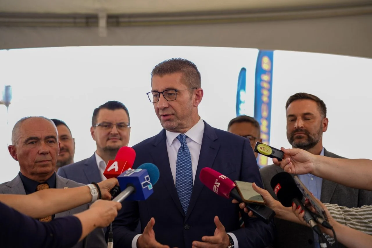 Мицкоски за реконструкцијата на Владата: Бидете трпеливи, денови се во прашање