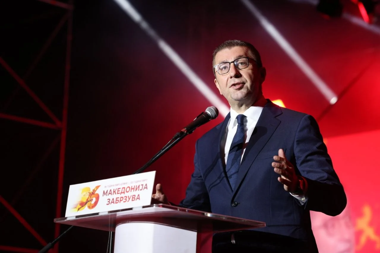 Мицкоски за спорот со Бугарија: Нема пазарење со нашиот македонски идентитет