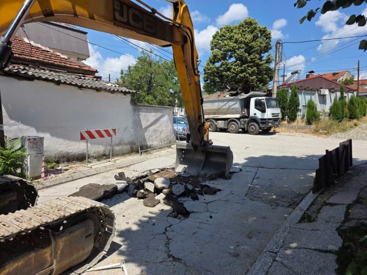 По години ветувања, почна реконструкцијата на една од најоштетените улици во Битола, се обновува улица "Дебарска"