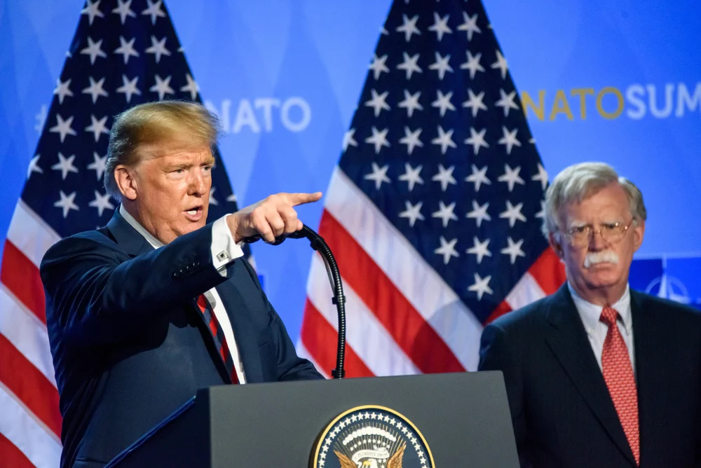 Поранешниот советник на Трамп, кој го нарече некомпетентен, ќе се изјасни за виновен