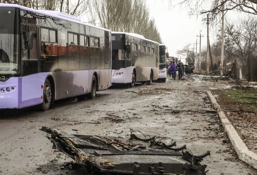 (Фото) Дрон погоди патнички автобус во Донецк, седум загинати