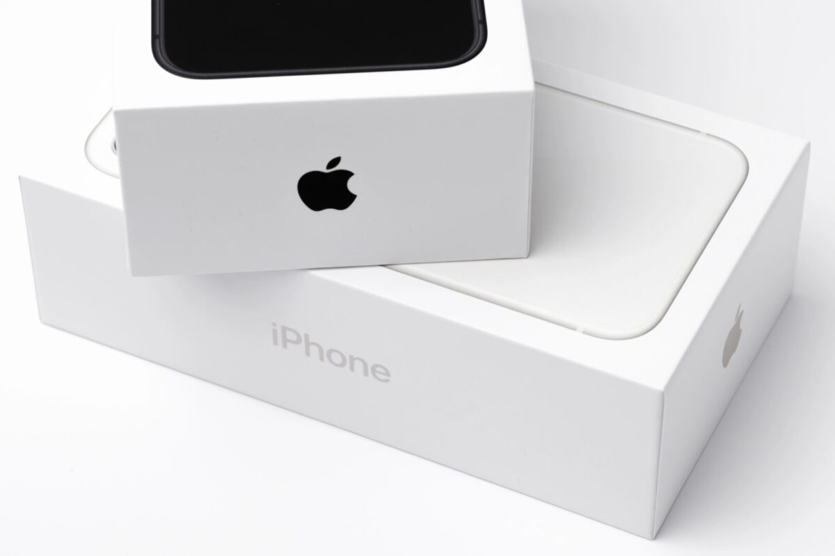 (ВИДЕО) Apple подготвува револуција: Сè што знаеме за моделот на преклоп iPhone Ultra