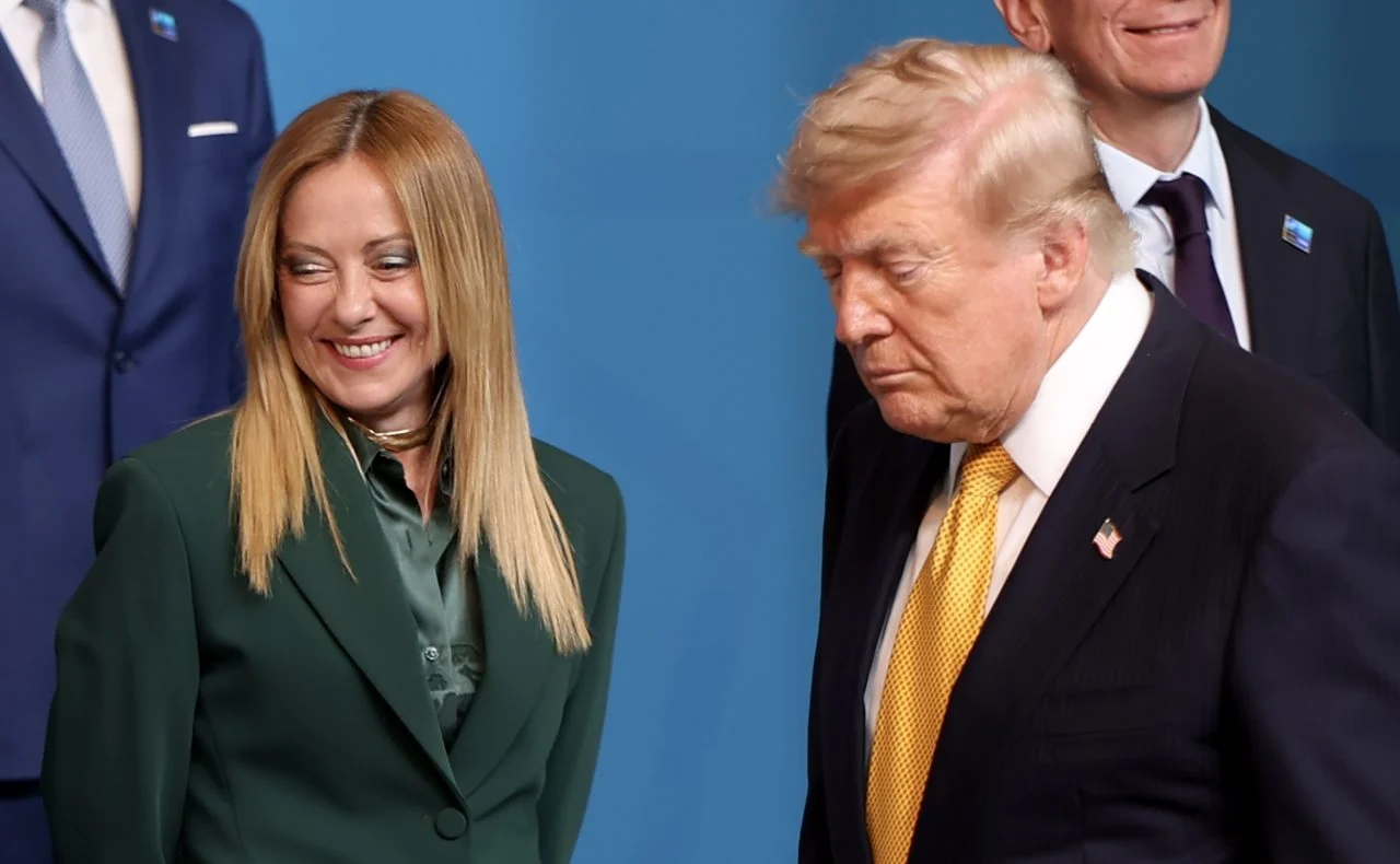 (Видео) Погледот кој кажа се; Трамп и подаде рака на Мелони