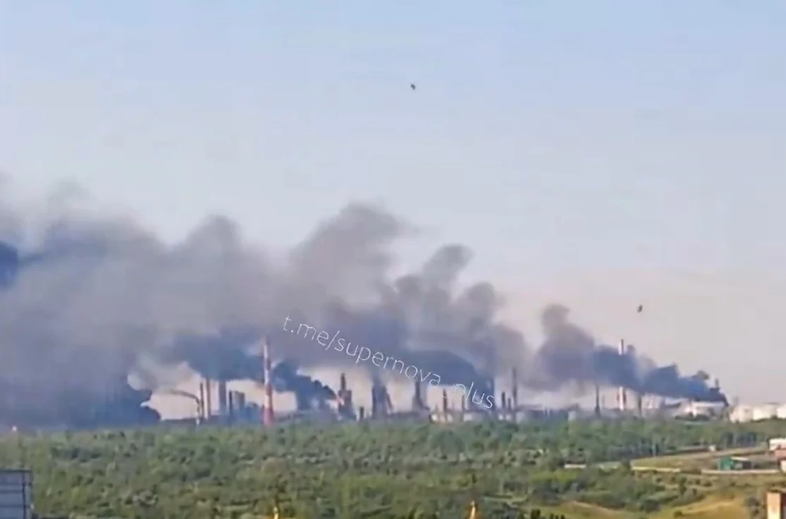 (Видео) Украински дронови погодија голема руска рафинерија за нафта во Самарската област