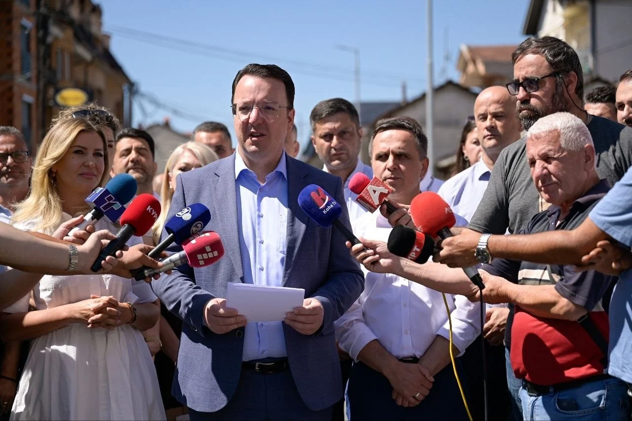 Два милиони патници на македонските аеродроми за првите шест месеци, најголем раст во регионот, се пофали Николоски