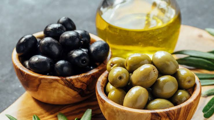 Зелени или црни маслинки – кои се поздрави? Разликата не е само во бојата