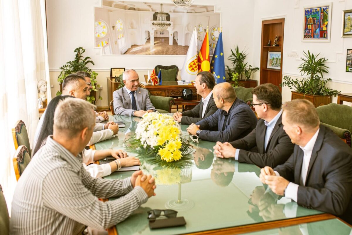 Коњановски на средба со делегација од Будимпешта: Се отвораат нови можности за соработка