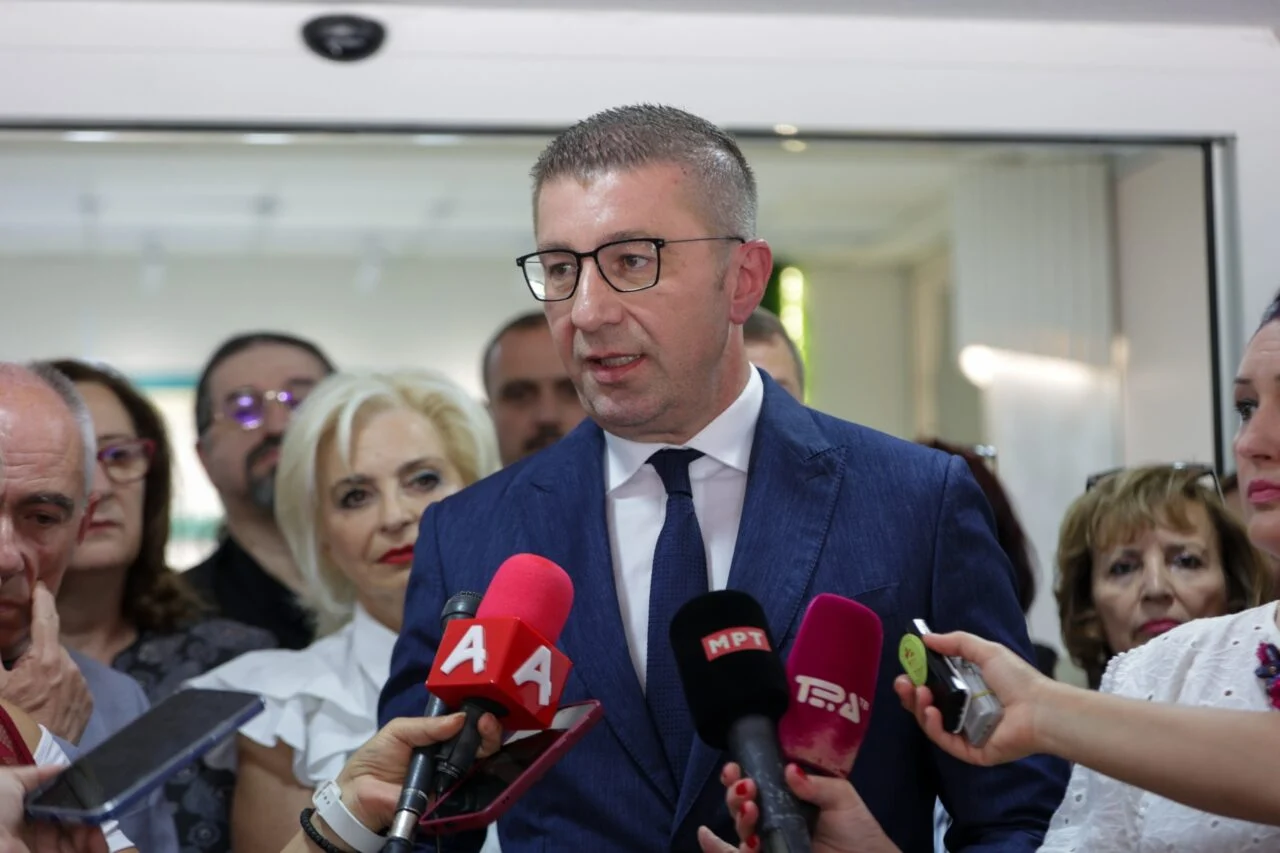 Мицкоски за враќањето на пасошот на Марковски: Има груба манипулација од локален јавен обвинител