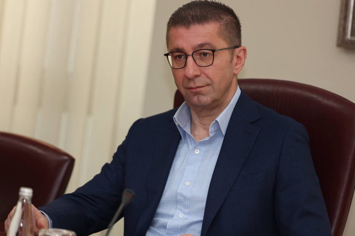 Мицкоски сака засилена соработка со Интерпол? Нека почне од себе и својата криминална група ВМРО, порачуваат од СДСМ