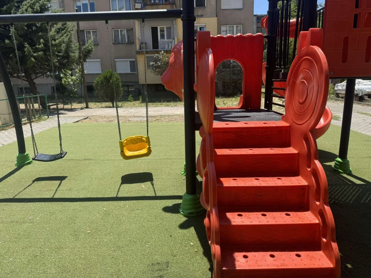 Општина Кисела Вода: Игралиштето на улица „Ѓорѓи Сугаре“ кое беше вандализирано, е санирано и повторно безбедно за игра