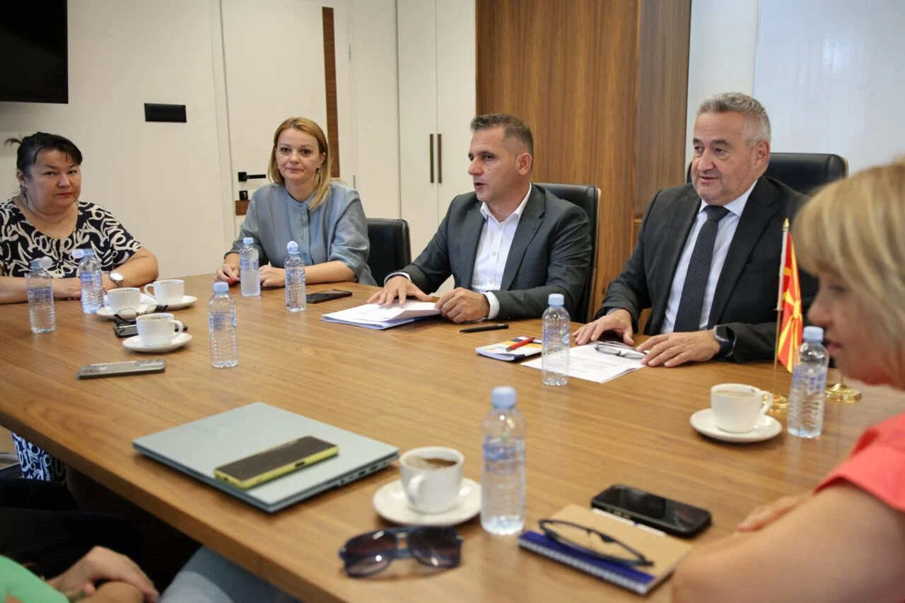 Побрзо и поефикасно да се обезбедуваат термини за специјалистички прегледи: Клековски на средба со претставници на матичните лекари