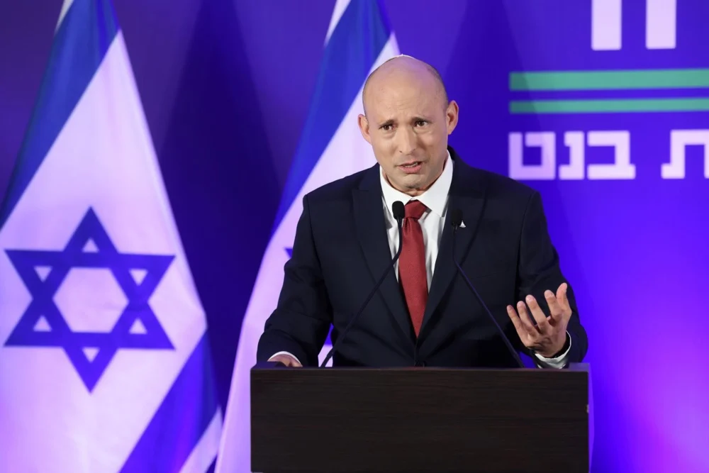 Поранешниот израелски премиер: Нетанјаху е контролиран од крајната десница