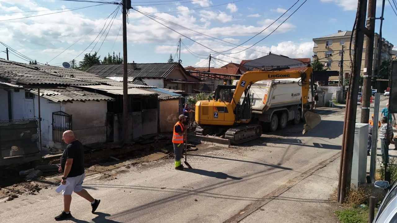 Почна реконструкцијата на улицата од Кино Маџари до мостот за влез во Ченто