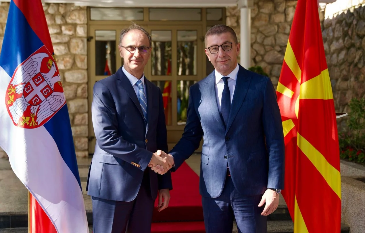 Премиерите на Македонија и Србија разговарале за економијата, инфраструктурата и железничкото поврзување со Грција