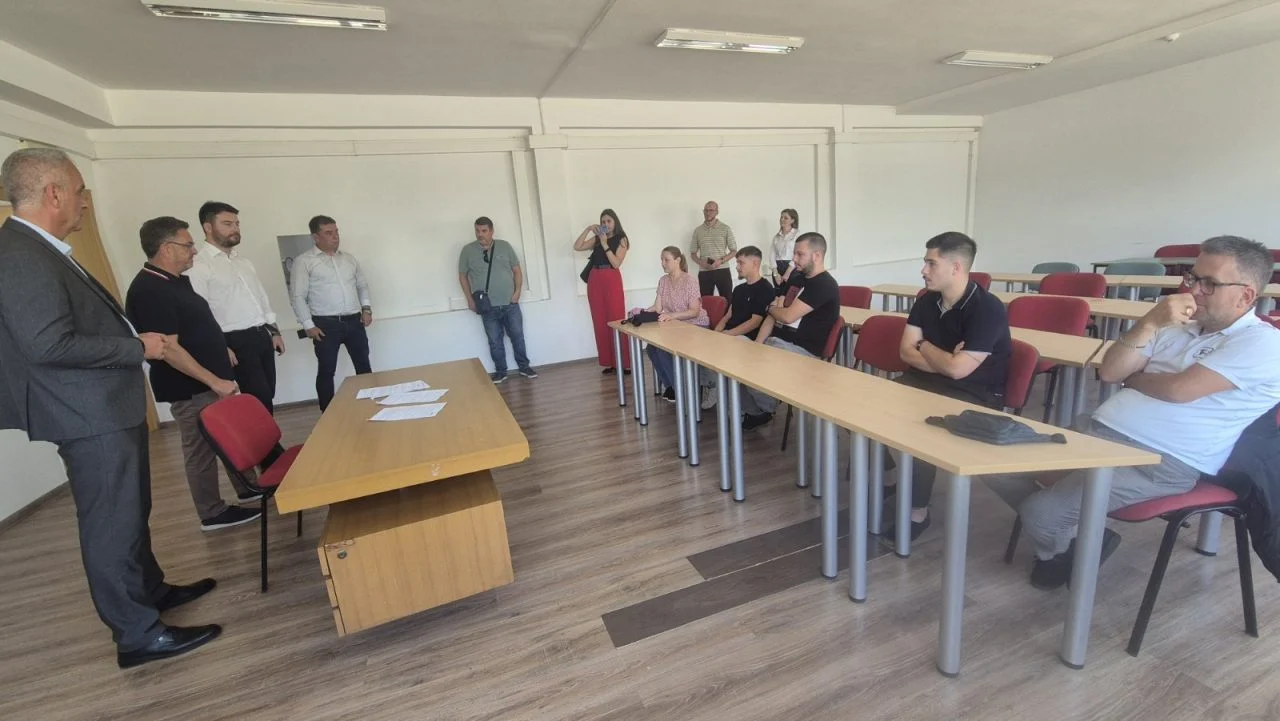 Ристески во посета на повеќе центри на Агенцијата за вработување, процесот тече без проблеми, пристигнати преку 4.400 апликации