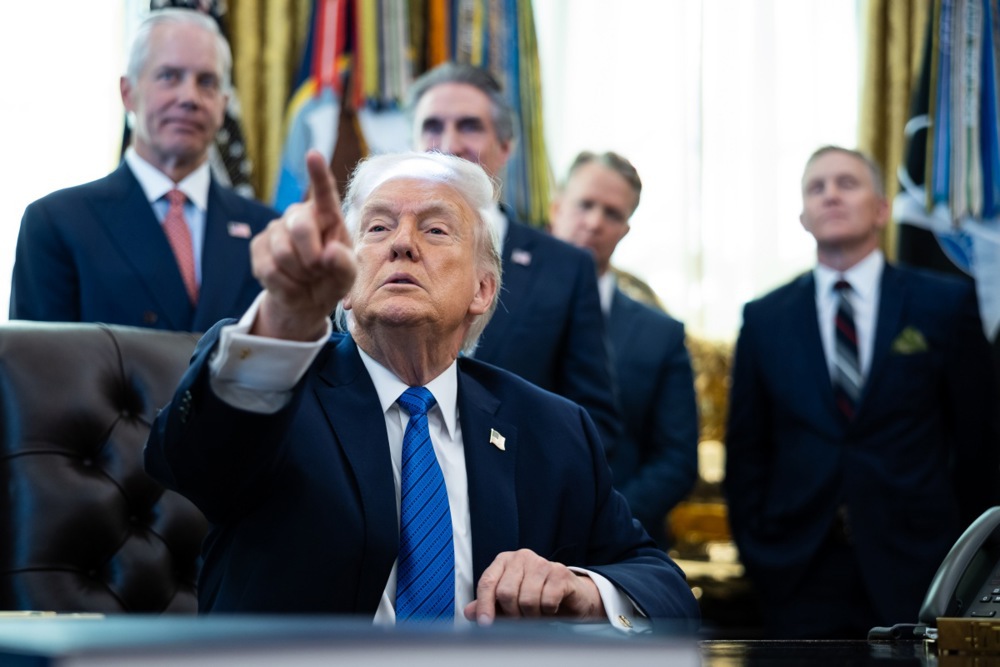 Трамп му се закани на Иран: Илјада ракети се подготвени ако се обидат да ме убијат