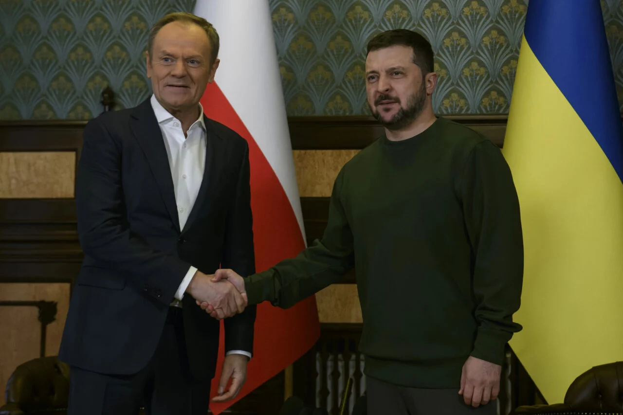 Туск: Би било идиотски да се попречува патот на Украина кон ЕУ или воената помош поради билатерални спорови