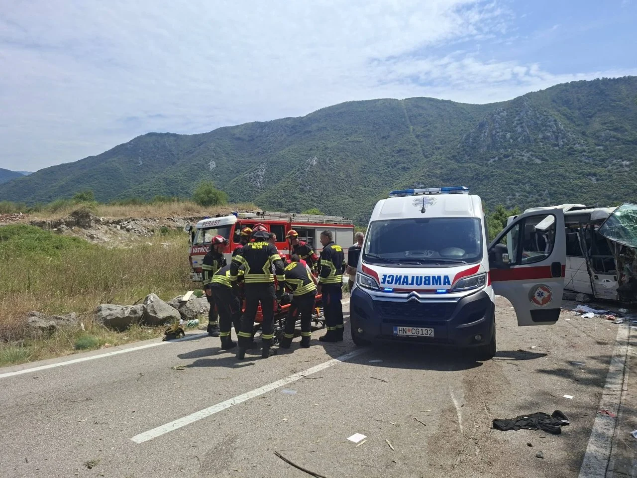(Фото) Тешка несреќа во Црна Гора: Загина 21-годишна девојка, дете тешко повредено