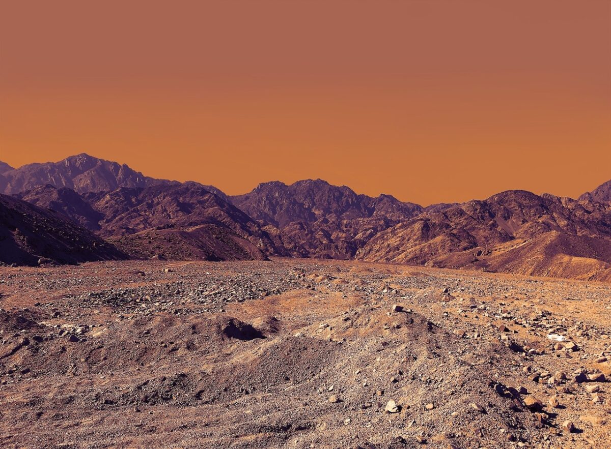Фотографија од Марс повторно ги разгоре теориите на заговор: Curiosity снимил вонземски проектил, НАСА има поинакво објаснување