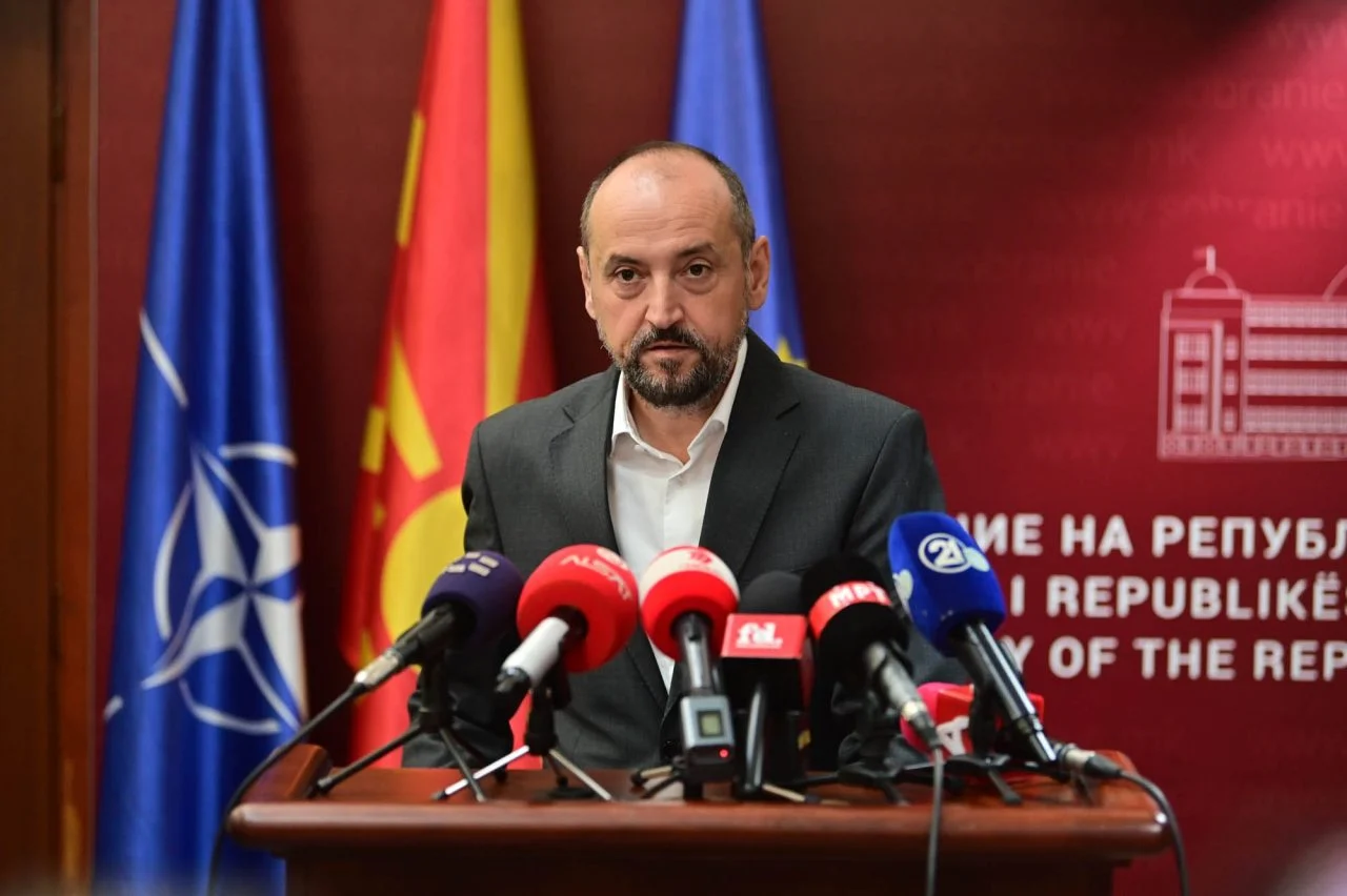 „Најостра осуда за ниските и подмолни навреди на Фатмир Битиќи кон министерката Гордана Димитриеска-Кочоска“, велат од ВМРО-ДПМНЕ