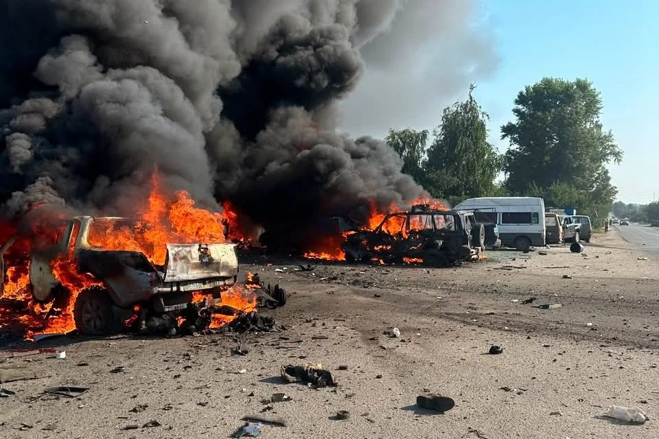 (Видео) Масакр во Украина: Русите ракетираа преполна раскрсница, многу мртви