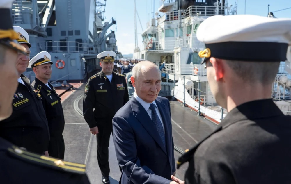 (Видео) Путин за прв пат го посети спорниот остров во близина на Јапонија: Токио остро протестира