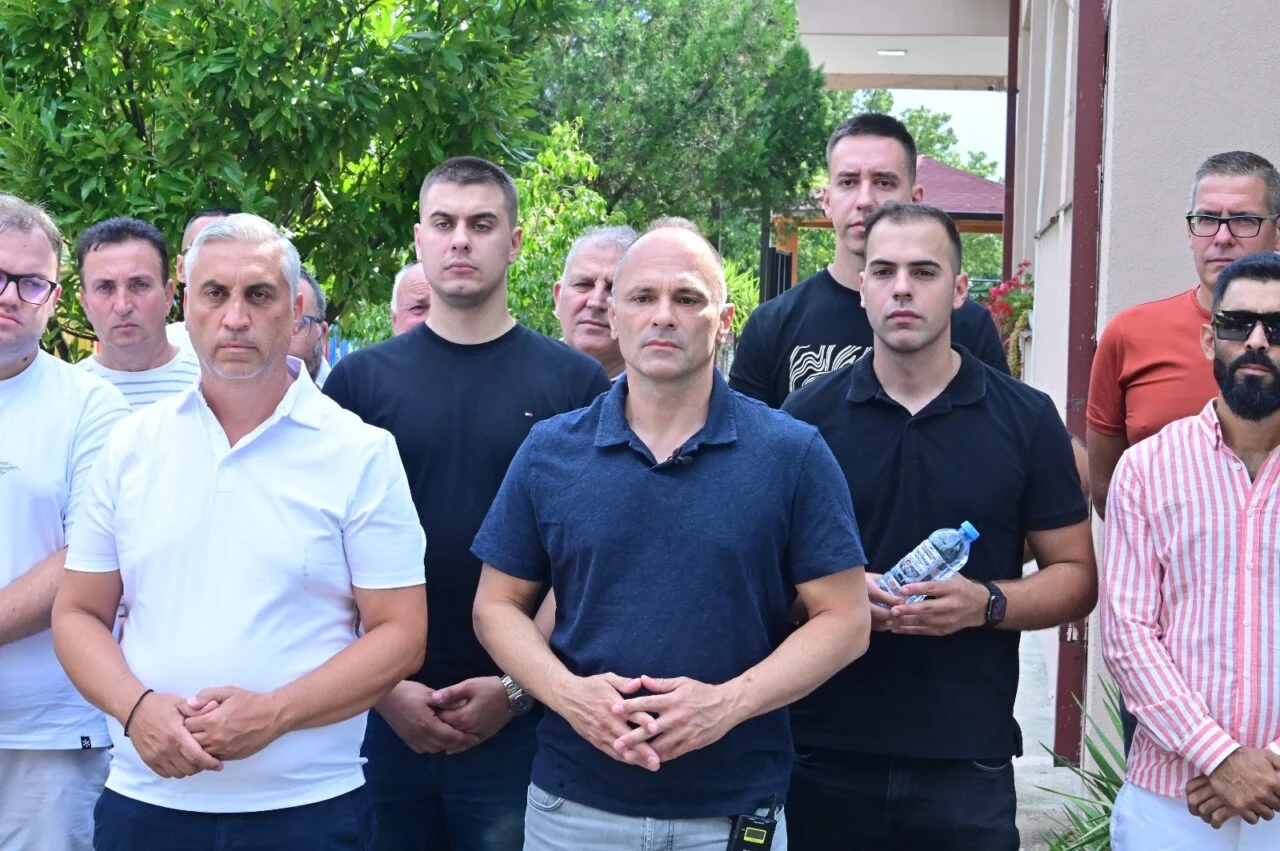 (Видео) Филипче: Криминалната група ВМРО физички се пресметува со деца затоа што ја зборуваат вистината