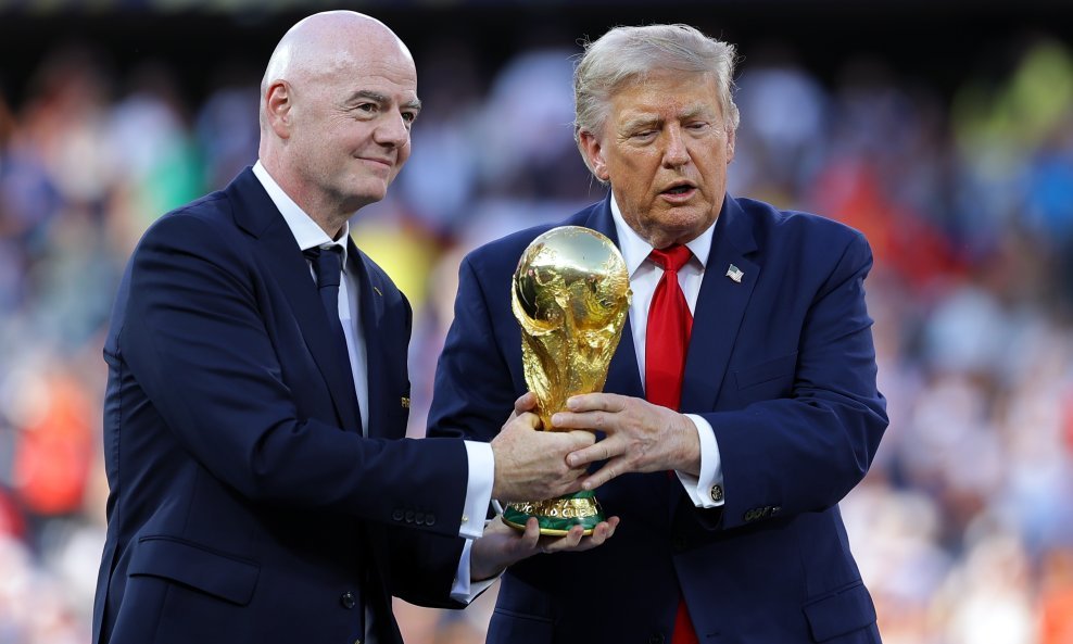 Инфантино под силен притисок? Наводно барал помош од Трамп за да ја задржи претседателската функција во ФИФА