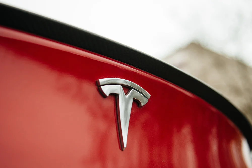 Кина повлекува модели на Tesla, Xiaomi и други автомобили, проблемот се скриените рачки на вратите