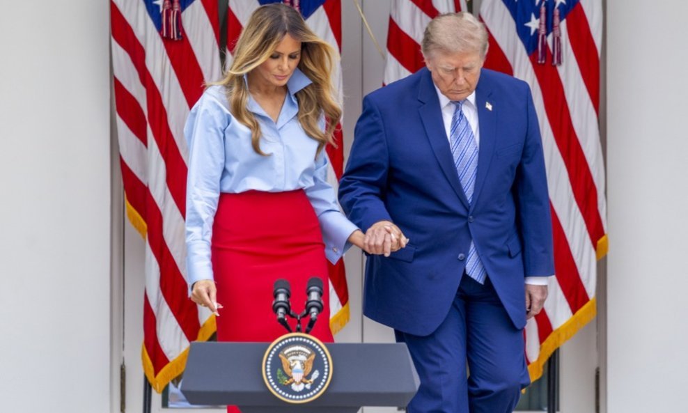 Меланија Трамп повторно во јавност по 32 дена: „Слушнав дека ви недостигав? Еве ме“