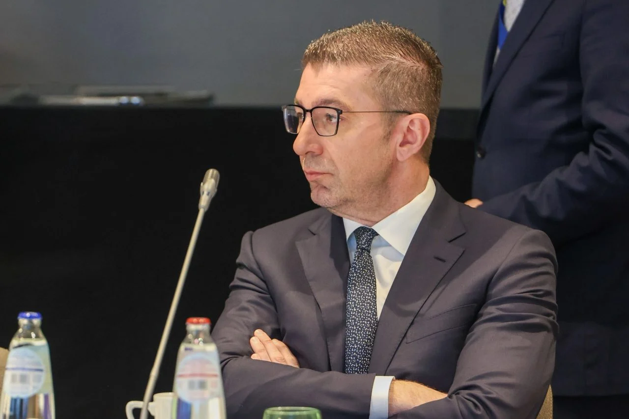 Мицкоски и ВМРО-ОКГ славеа во градот каде отруја над 5.000 луѓе, велат од СДСМ