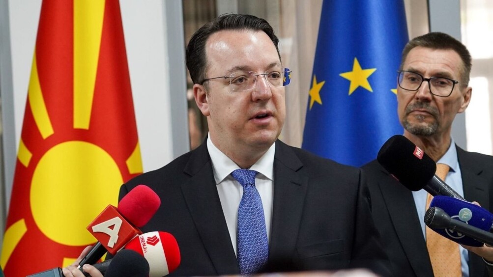 Николоски: Македонија бележи рекорден раст во авио-сообраќајот - Над 460.000 патници на македонските аеродромите во месец јули
