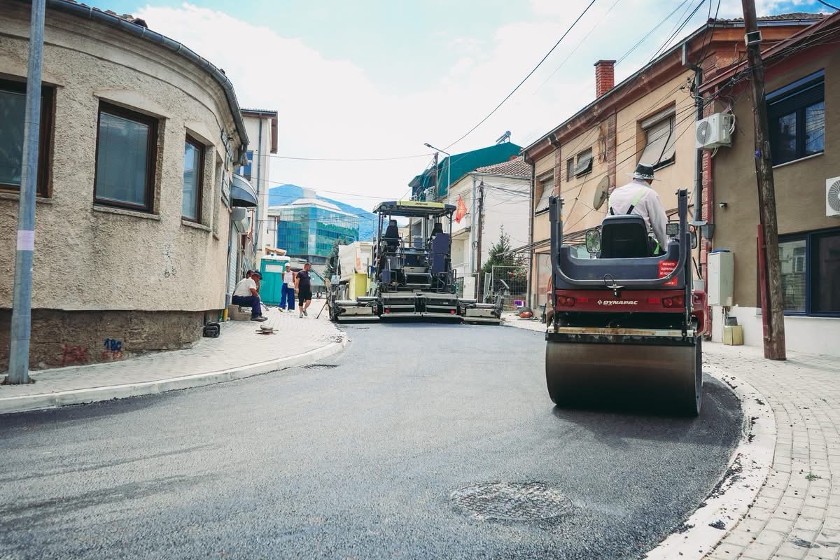 Општина Битола: Продолжува уредувањето на просторот кај Здравствениот дом
