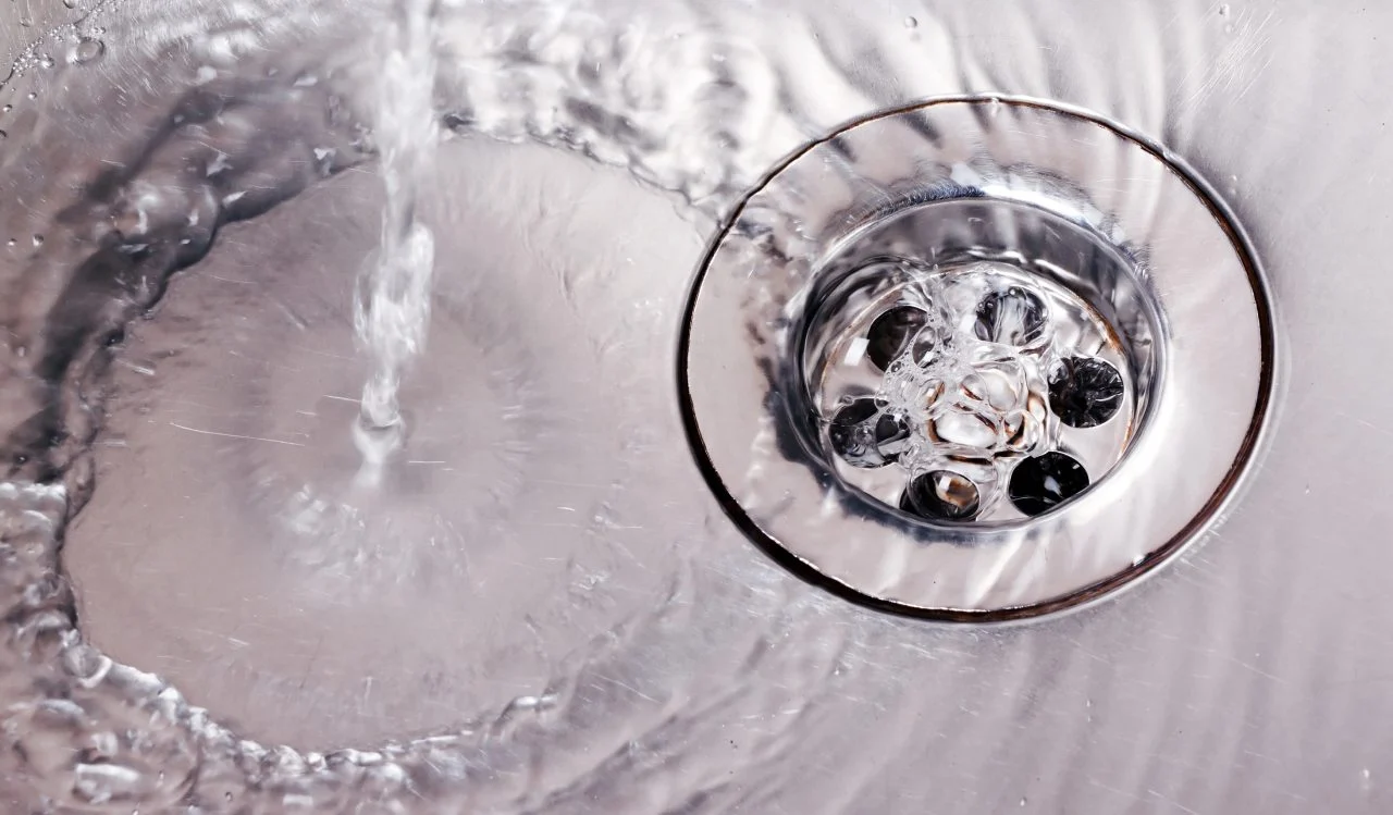 Потребно е време за водата во Гостивар да се прогласи за чиста за пиење, рече Ангелов