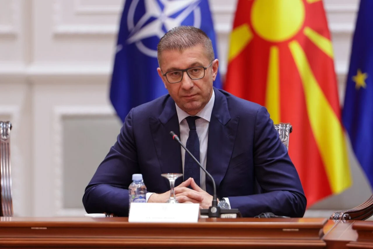 СДСМ: Уште 1 ден до враќањето на Мицкоски од екскурзија