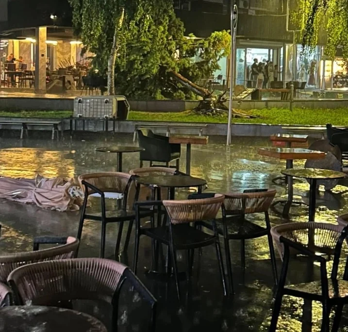 Силно невреме во Кочани, делови од градот без струја