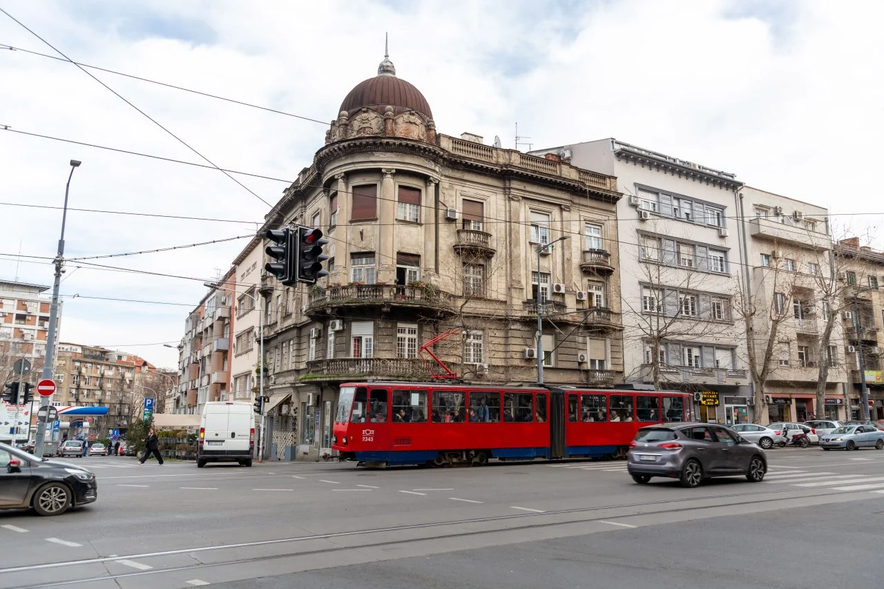 Србија ги повика граѓаните да штедат струја поради топлотниот бран и рекордно нискиот водостој на Дунав