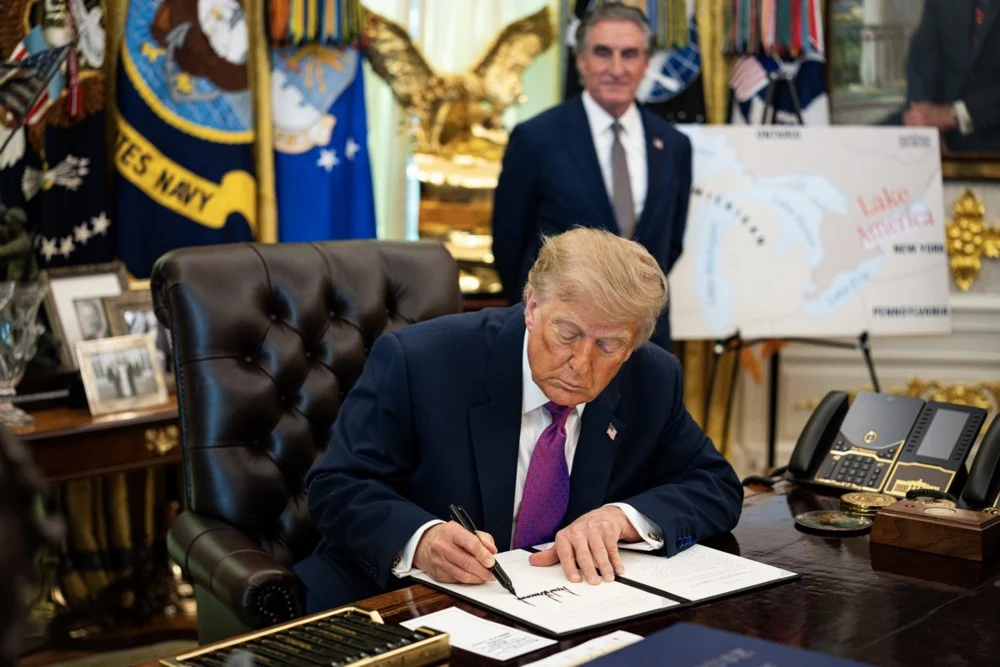 Трамп го преименува езерото Онтарио во Америка