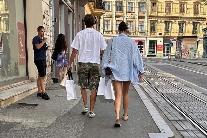 (ФОТО) Повеќе не ја кријат блискоста? Џејла Рамовиќ и Јаков Јозиновиќ снимени заедно во Загреб