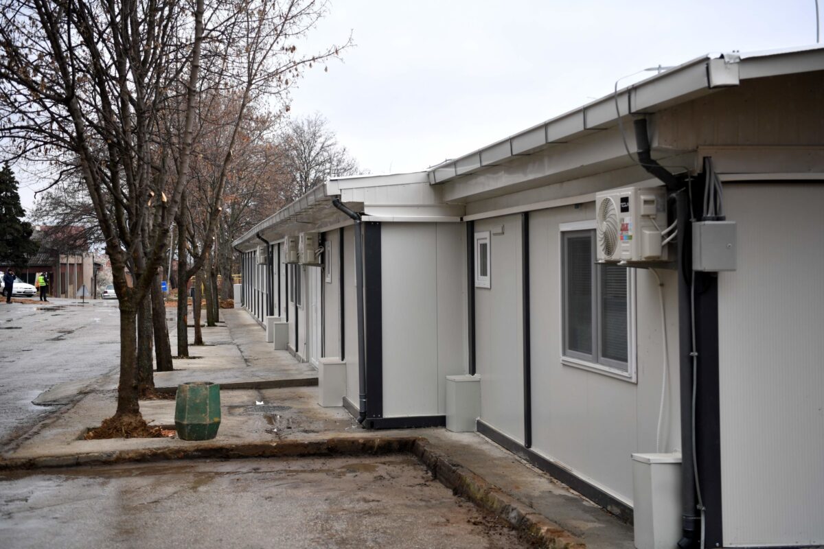 Филипче решил модуларните болници да бидат поставени и покрај сите институционални пречки и неисполнети услови, Абази не го смета за виновен оти и самиот е инсталација на СДС, оценуваат од ВМРО-ДПМНЕ